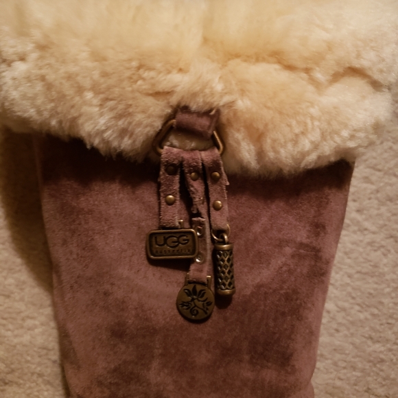 UGG Plumdale Charm Boots - like new - Picture 2 of 8
